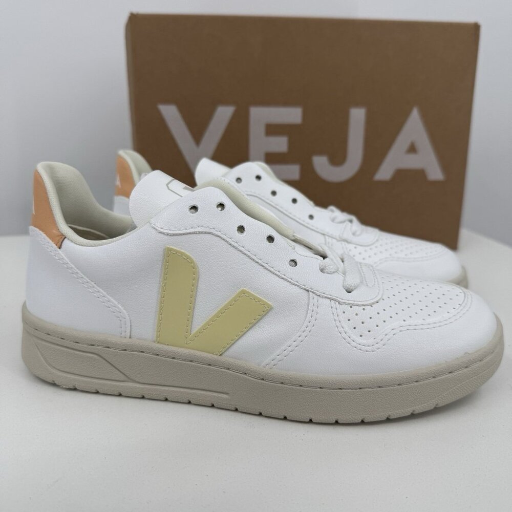 Veja V-10 CWL Sneakers size 7 Women's 38 EU White/Sun/Peach Vegan Leather BRAZIL